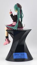 Load image into Gallery viewer, Hatsune Miku Autumn Date (Pink ver) noodle stopper figure