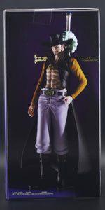 One Piece The Shukko Dracule Mihawk figure