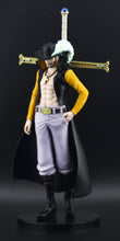 Load image into Gallery viewer, One Piece The Shukko Dracule Mihawk figure