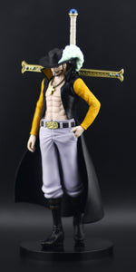 One Piece The Shukko Dracule Mihawk figure