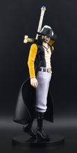 Load image into Gallery viewer, One Piece The Shukko Dracule Mihawk figure