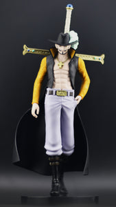 One Piece The Shukko Dracule Mihawk figure