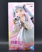 Load image into Gallery viewer, Hatsune Miku Holiday Memories Camera figure