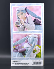 Load image into Gallery viewer, Hatsune Miku Holiday Memories Camera figure