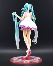 Load image into Gallery viewer, Hatsune Miku Wonderland Rapunzel figure
