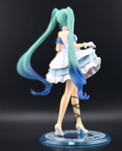 Load image into Gallery viewer, Hatsune Miku Wonderland Cinderella figure
