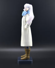 Load image into Gallery viewer, Frieren: Beyond Journey's End Winter Coat Frieren figure