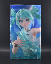 Load image into Gallery viewer, Hatsune Miku Banpresto Evolve Clearluxe EmeraldGem figure