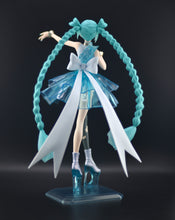 Load image into Gallery viewer, Hatsune Miku Banpresto Evolve Clearluxe EmeraldGem figure