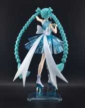 Load image into Gallery viewer, Hatsune Miku Banpresto Evolve Clearluxe EmeraldGem figure