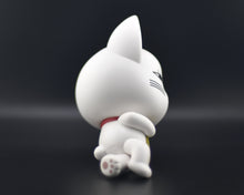 Load image into Gallery viewer, Dandadan Sofvimates Turbo Granny Beckoning Cat figure