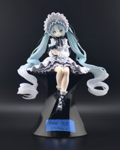 Load image into Gallery viewer, Hatsune Miku Vintage Doll Style noodle stopper figure