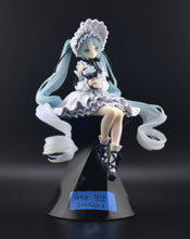 Load image into Gallery viewer, Hatsune Miku Vintage Doll Style noodle stopper figure