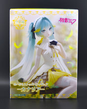 Load image into Gallery viewer, Hatsune Miku Canary Bird noodle stopper figure