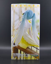 Load image into Gallery viewer, Hatsune Miku Canary Bird noodle stopper figure