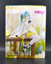 Load image into Gallery viewer, Hatsune Miku Canary Bird noodle stopper figure