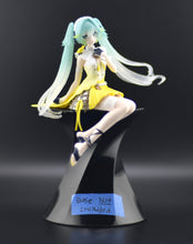 Load image into Gallery viewer, Hatsune Miku Canary Bird noodle stopper figure