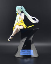 Load image into Gallery viewer, Hatsune Miku Canary Bird noodle stopper figure
